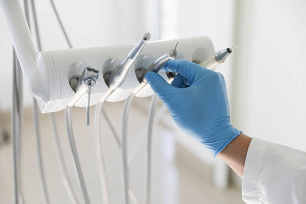 Professional Tooth Extraction technician working in Park Layne, OH